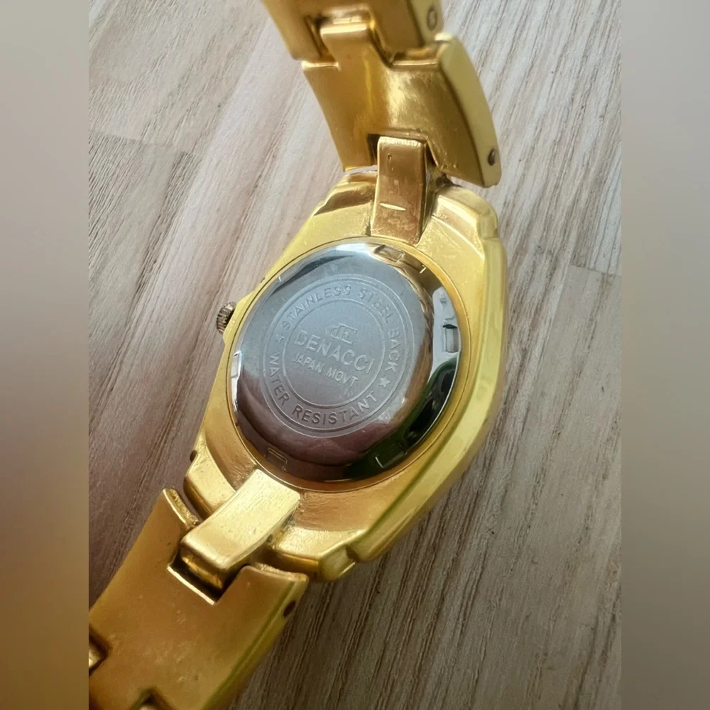Vintage denacci ladies gold tone watch NEW BATTERY